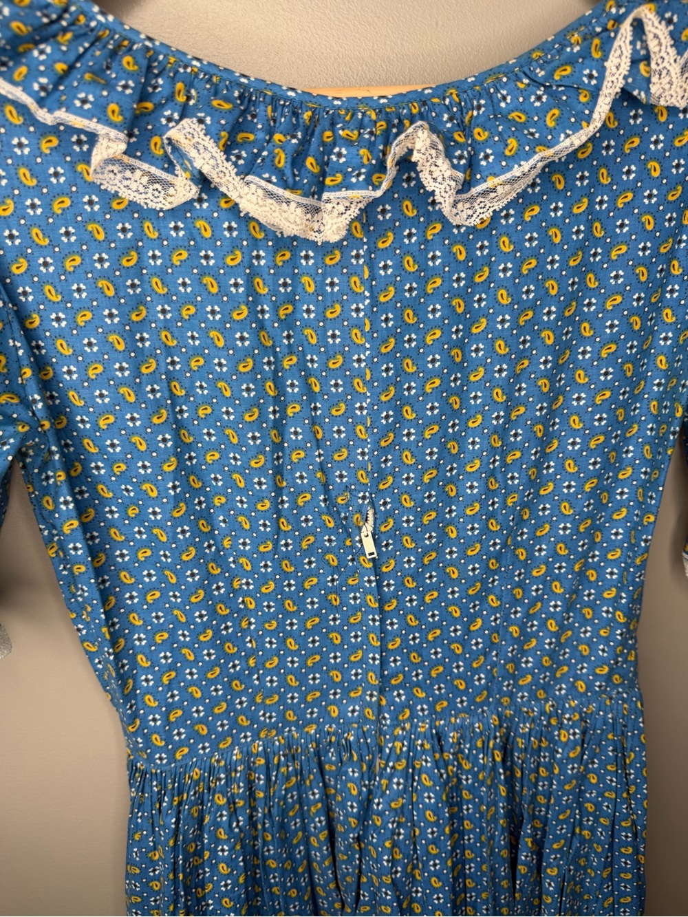 Vintage 1970s Paisley Calico Prairie Maxi Dress with Matching Bonnet - Picture 12 of 13